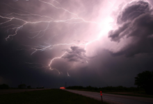 Image of a storm with clouds and lightning